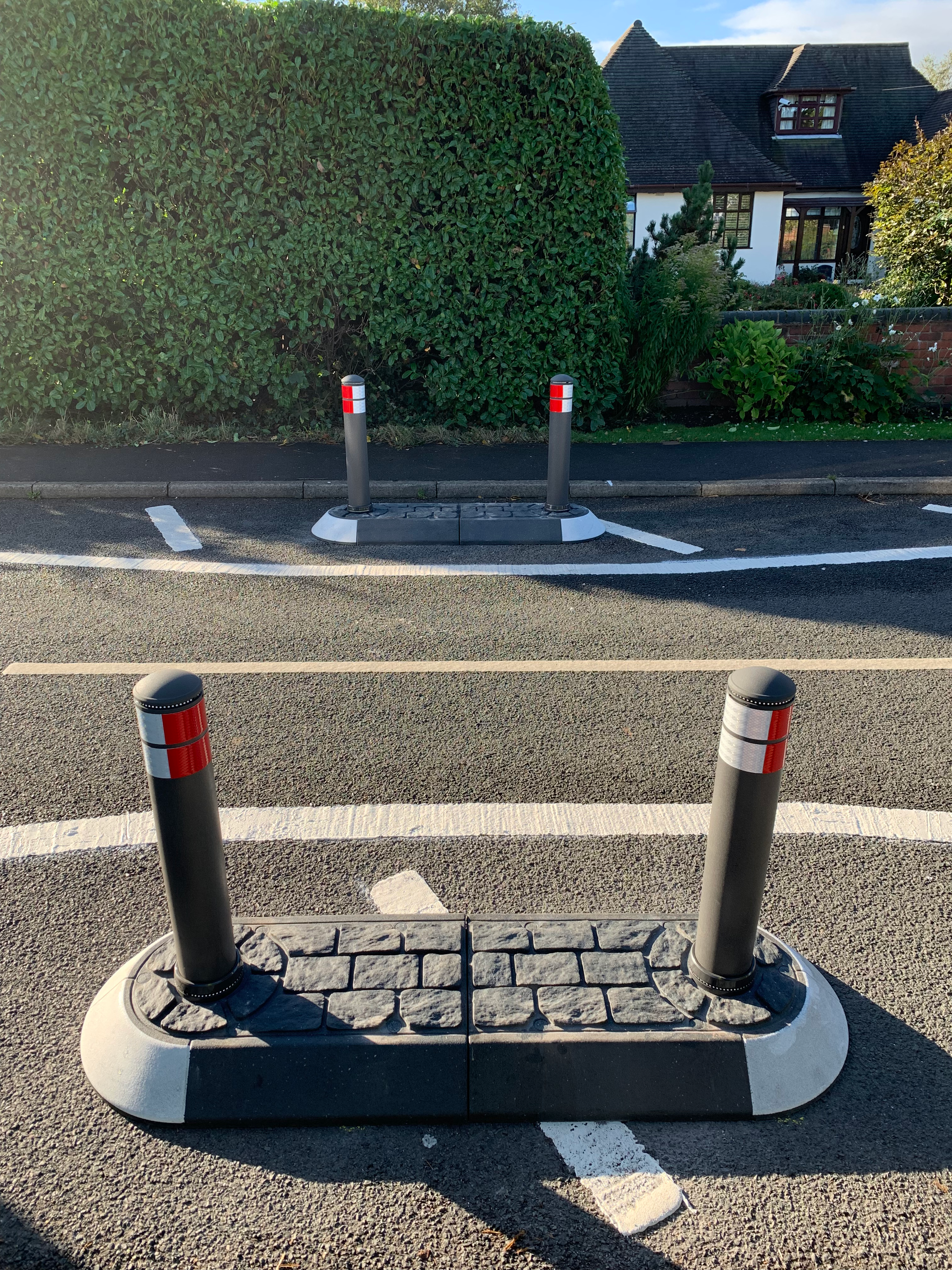 Jislon_Satellite_Traffic_Island_Red_White_Reflective_Bollards_Rediweld_Traffic